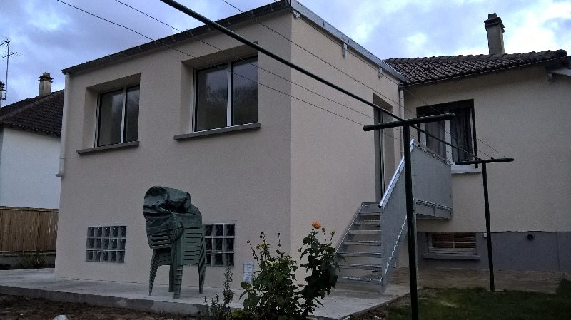 Chantier Ravalement, menuiseries, brique de verre et escalier extérieur à Bréval (78 Les Yvelines)